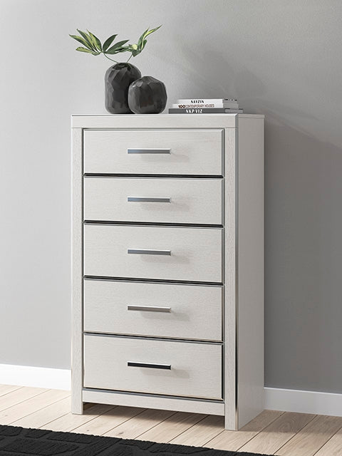 Bradenton Furniture Outlet - Ashley Furniture - Zuraleus Bedroom - Five Drawer Chest / White - PCB3381-46
