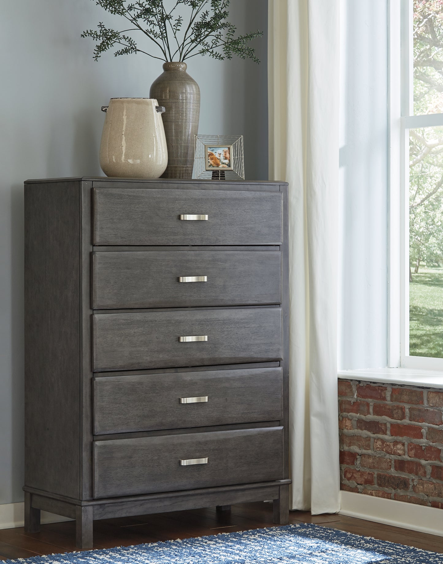 Bradenton Furniture Outlet - Ashley Furniture - Caitbrook Bedroom - Five Drawer Chest / Gray - B476-46