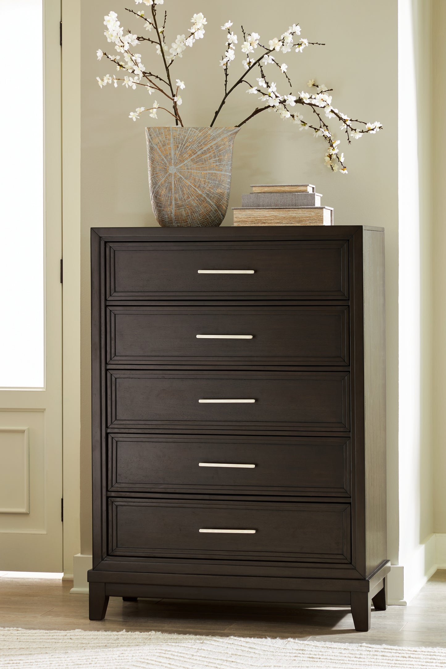 Bradenton Furniture Outlet - Ashley Furniture - Neymorton Bedroom - Five Drawer Chest / Dark Grayish Brown - B618-46