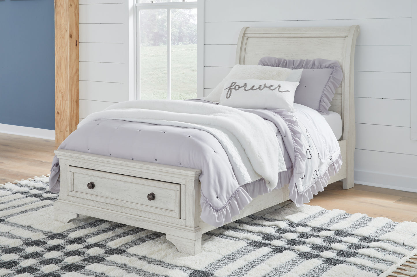 Bradenton Furniture Outlet - Ashley Furniture - Robbinsdale Bedroom - Twin Sleigh Storage Bed / Antique White - B742B12