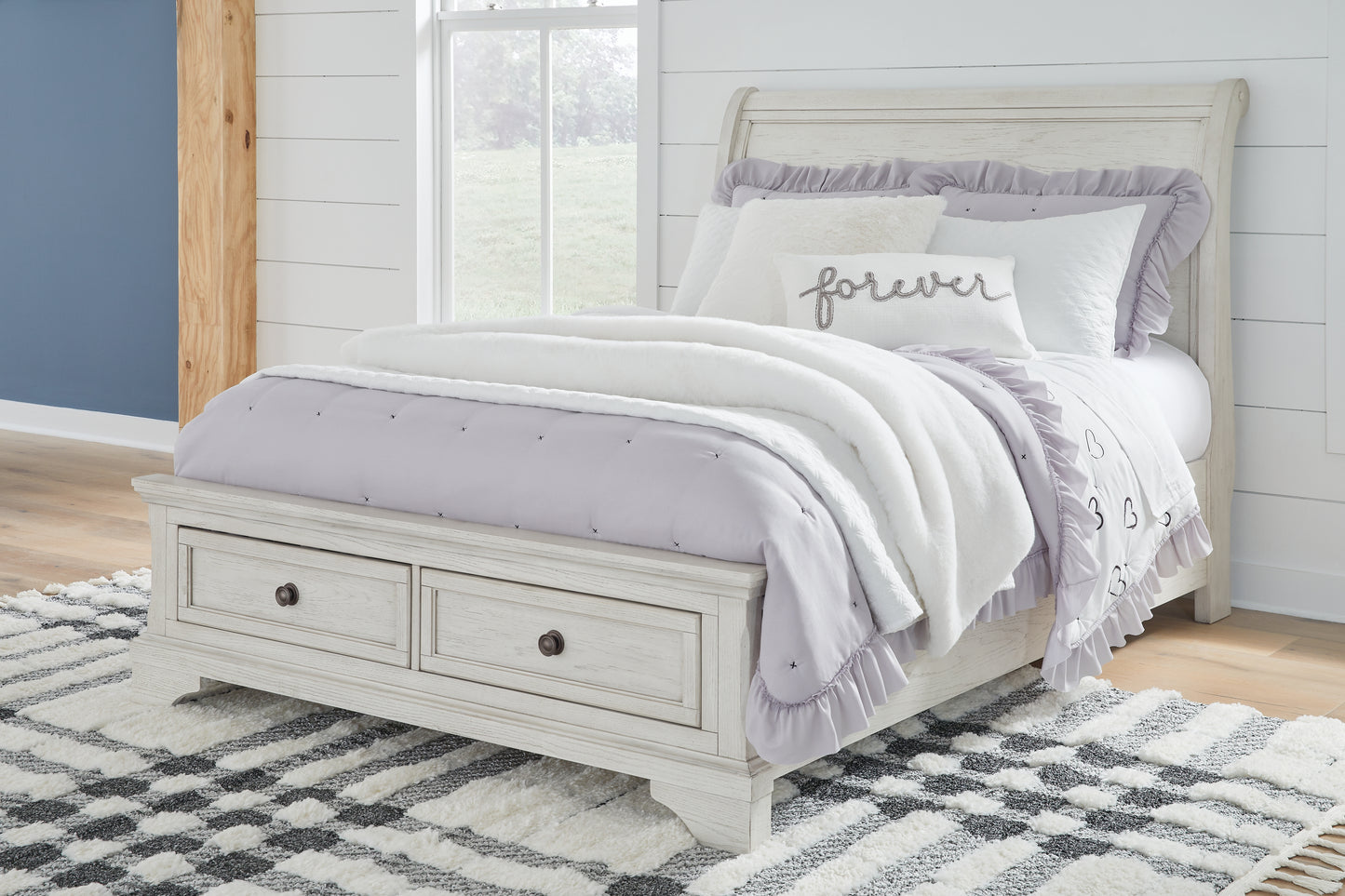Bradenton Furniture Outlet - Ashley Furniture - Robbinsdale Bedroom - Full Sleigh Storage Bed / Antique White - B742B13
