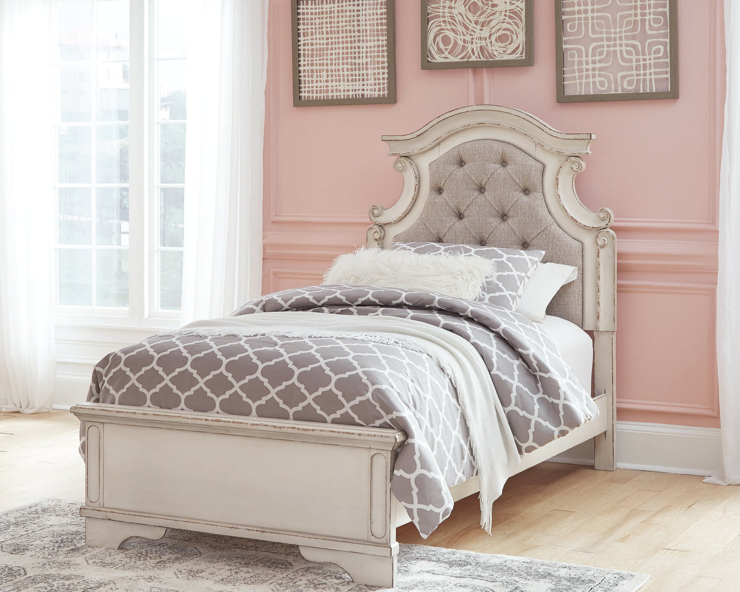 Bradenton Furniture Outlet - Ashley Furniture - Realyn Bedroom - Full Panel Bed / Chipped White - B743B14