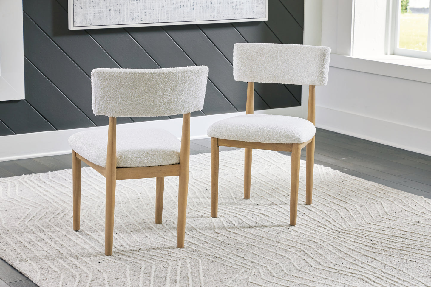 Bradenton Furniture Outlet - Ashley Furniture - Sawdyn Dining Room - Dining Chair (Set of 2) / Light Brown - D427-02X2