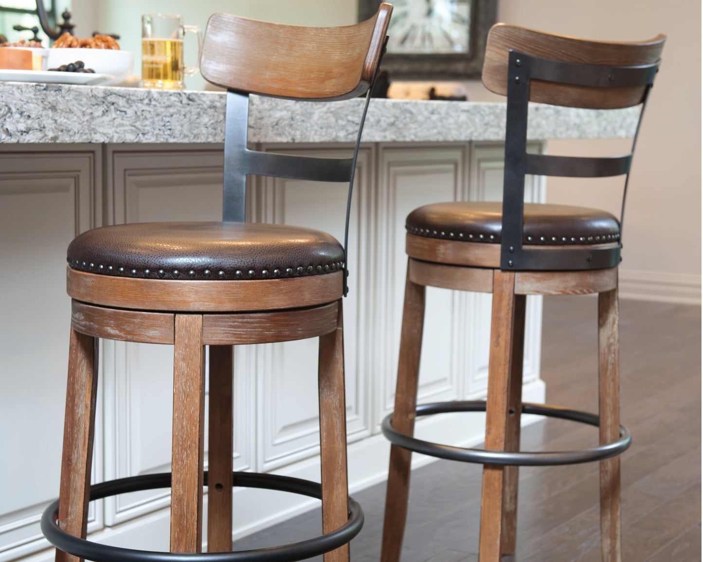 Bradenton Furniture Outlet - Ashley Furniture - Pinnadel Dining Room - Bar Height Bar Stool (Set of 2) / Grayish Brown - D542-130X2