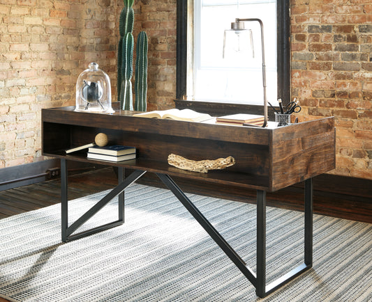 Bradenton Furniture Outlet - Ashley Furniture - Starmore Office Desk - Home Office Desk / Brown - H633-27