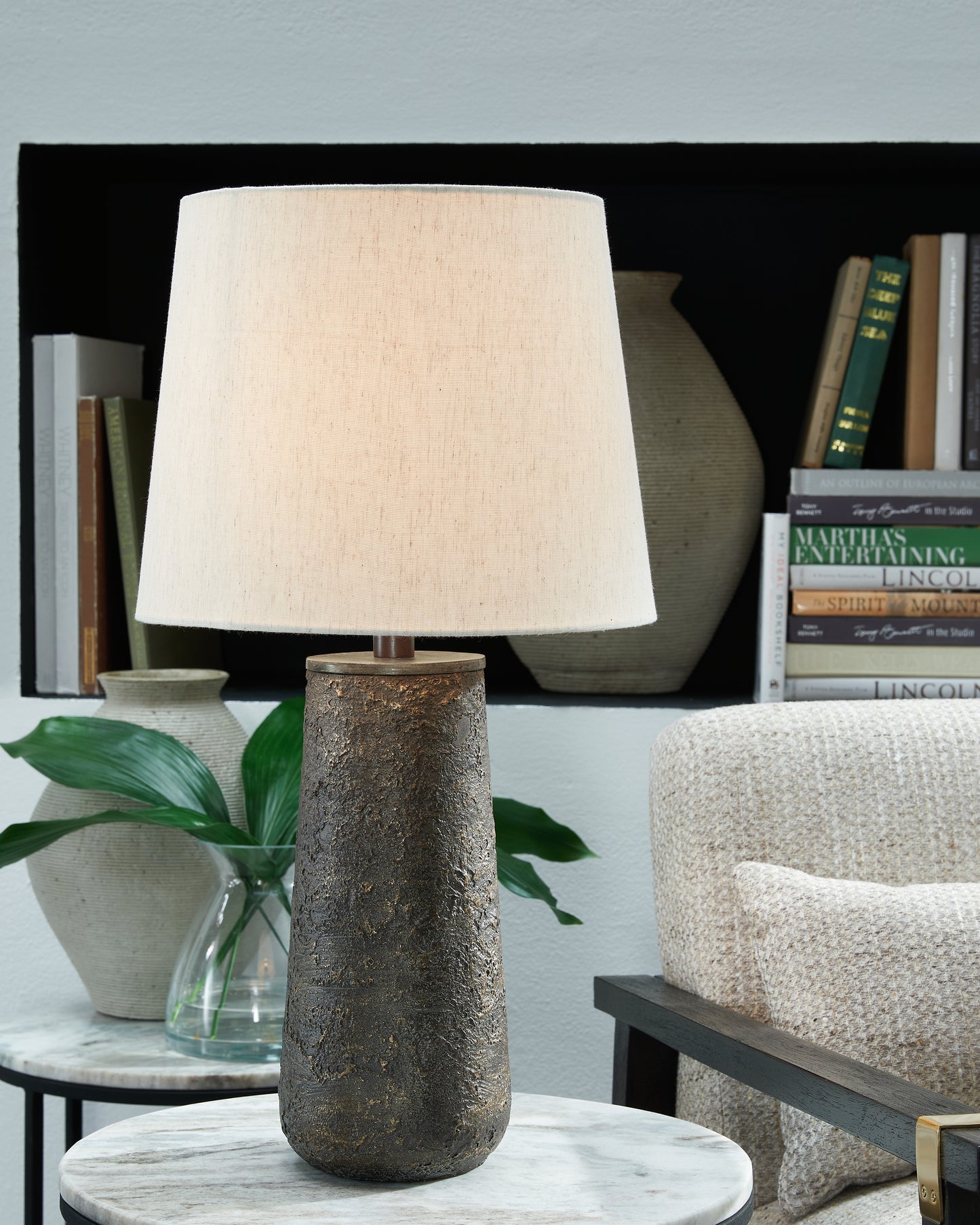 Bradenton Furniture Outlet - Ashley Furniture - Chaston Lighting - Metal Table Lamp (Set of 2) / Antique Bronze Finish - L204474