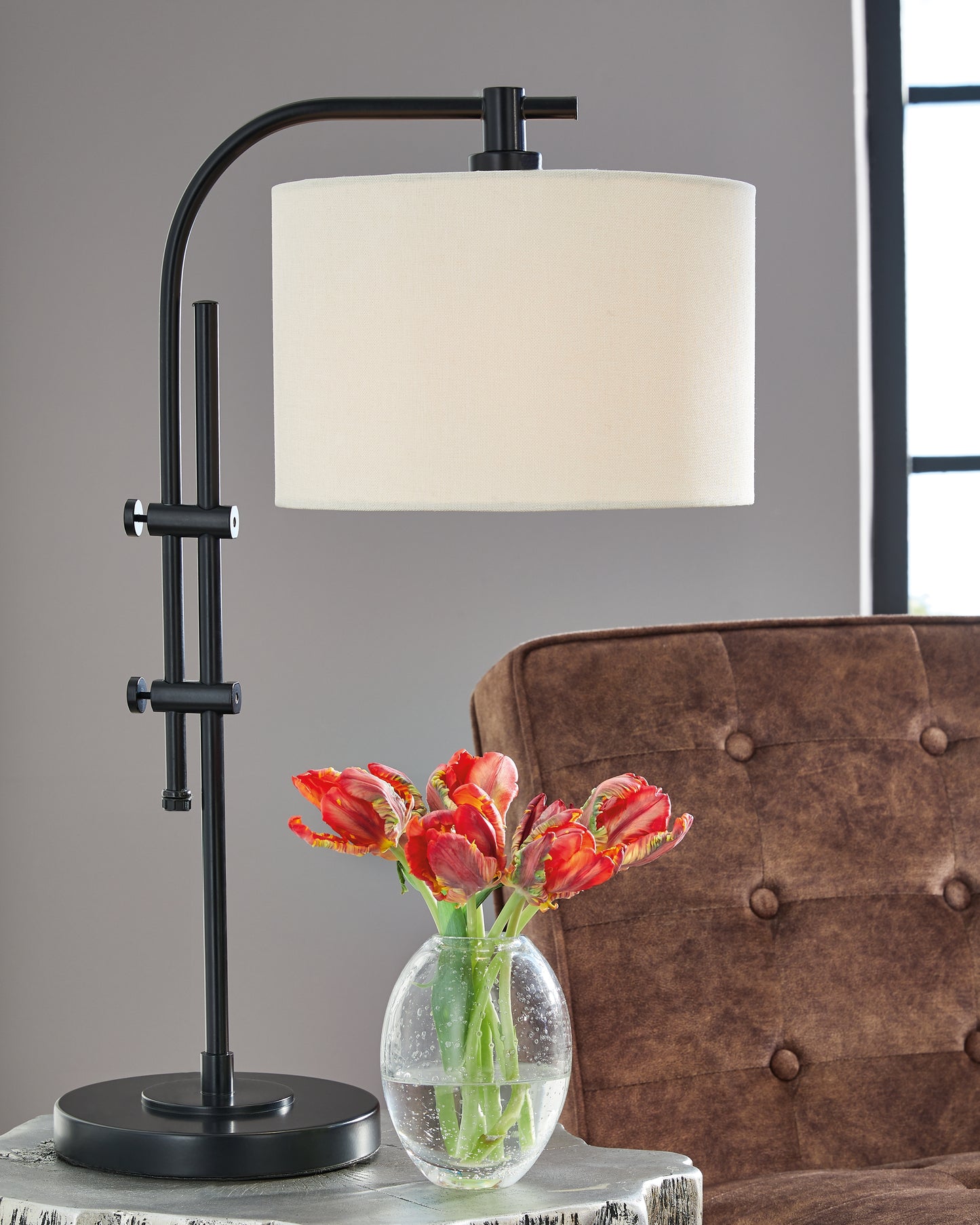 Bradenton Furniture Outlet - Ashley Furniture - Baronvale Lighting - Metal Accent Lamp (1/CN) / Black - L206043