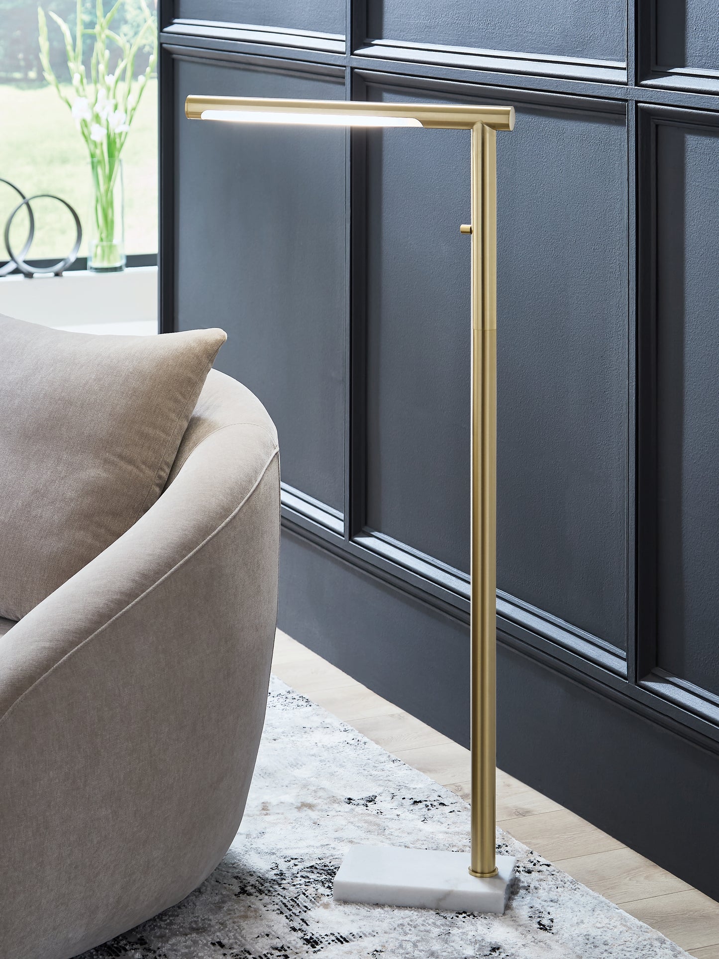 Bradenton Furniture Outlet - Ashley Furniture - Santiford Lighting - Metal Floor Lamp (1/CN) - L206121