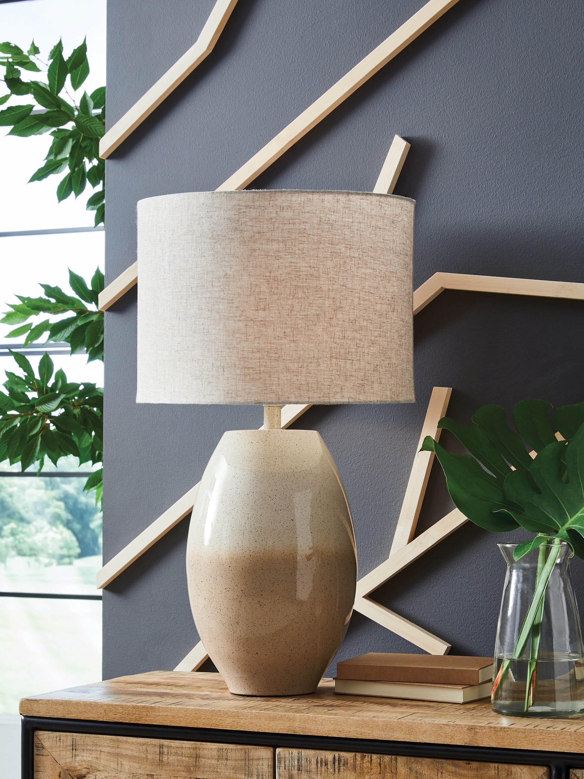 Bradenton Furniture Outlet - Ashley Furniture - Linas Lighting - Metal Table Lamp (1/CN) / Cream/Beige - L207594