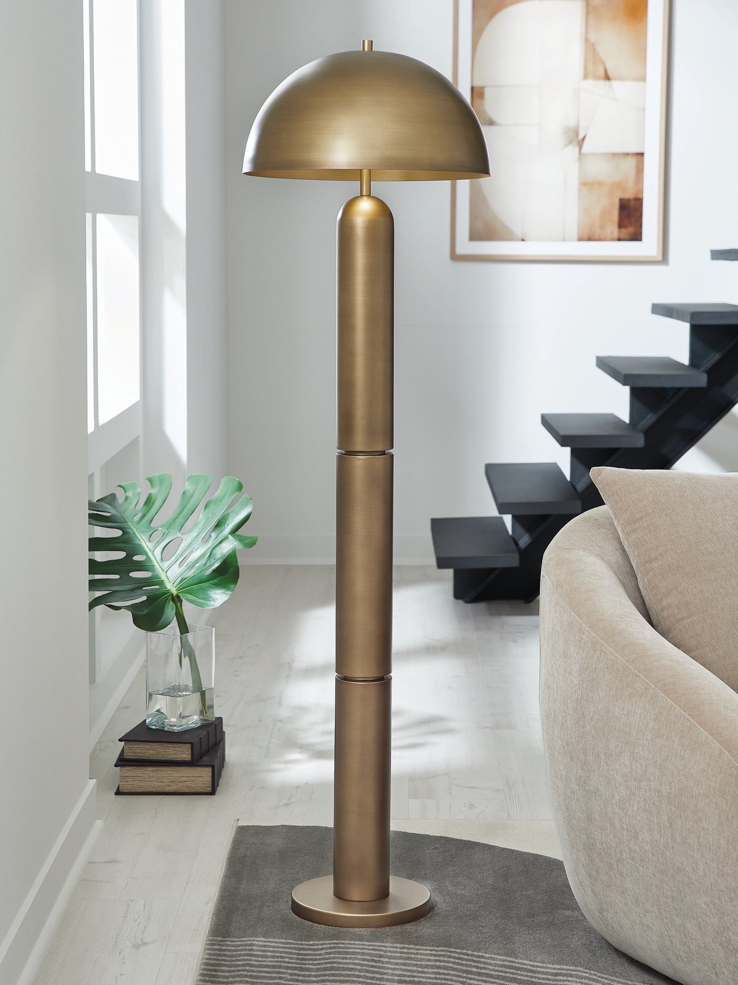 Bradenton Furniture Outlet - Ashley Furniture - Wendfield Lighting - Metal Floor Lamp (1/CN) / Antique Gold Finish - L208511