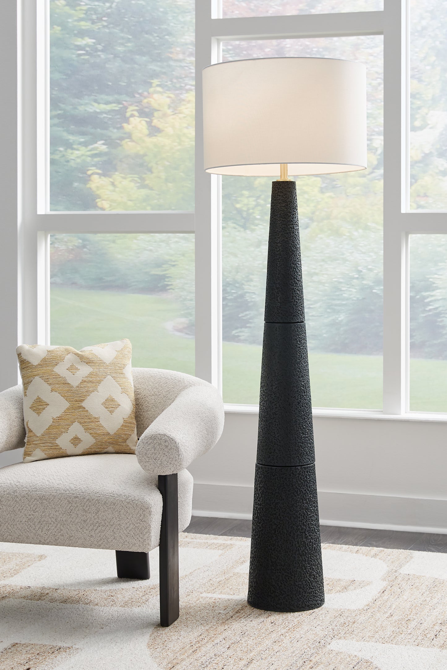 Bradenton Furniture Outlet - Ashley Furniture - Hallburg Lighting - Poly Floor Lamp (1/CN) / Black - L235761