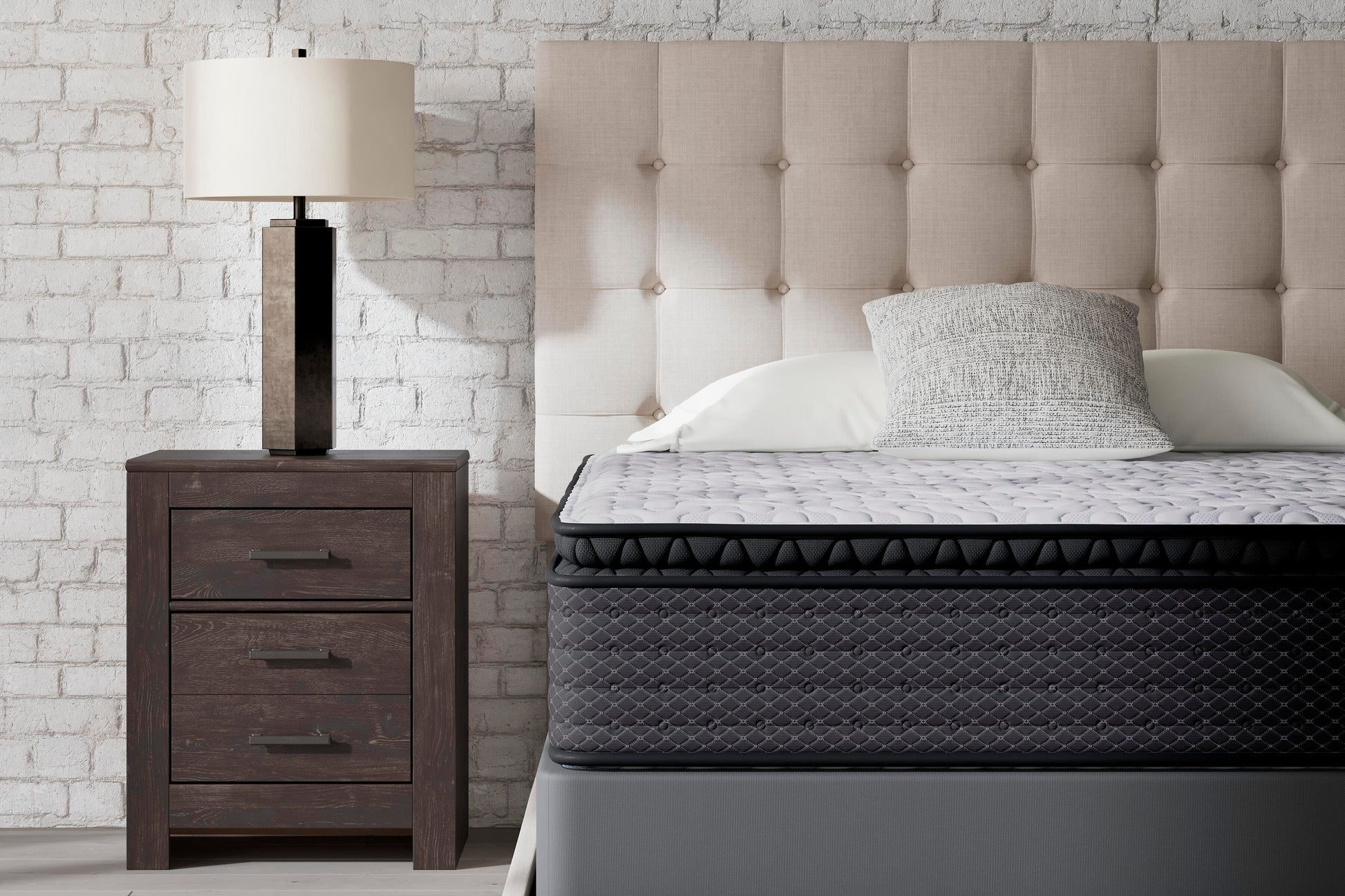 Bradenton Furniture Outlet - Ashley Furniture - Anniversary Edition Pillowtop Mattresses - Queen - M42231