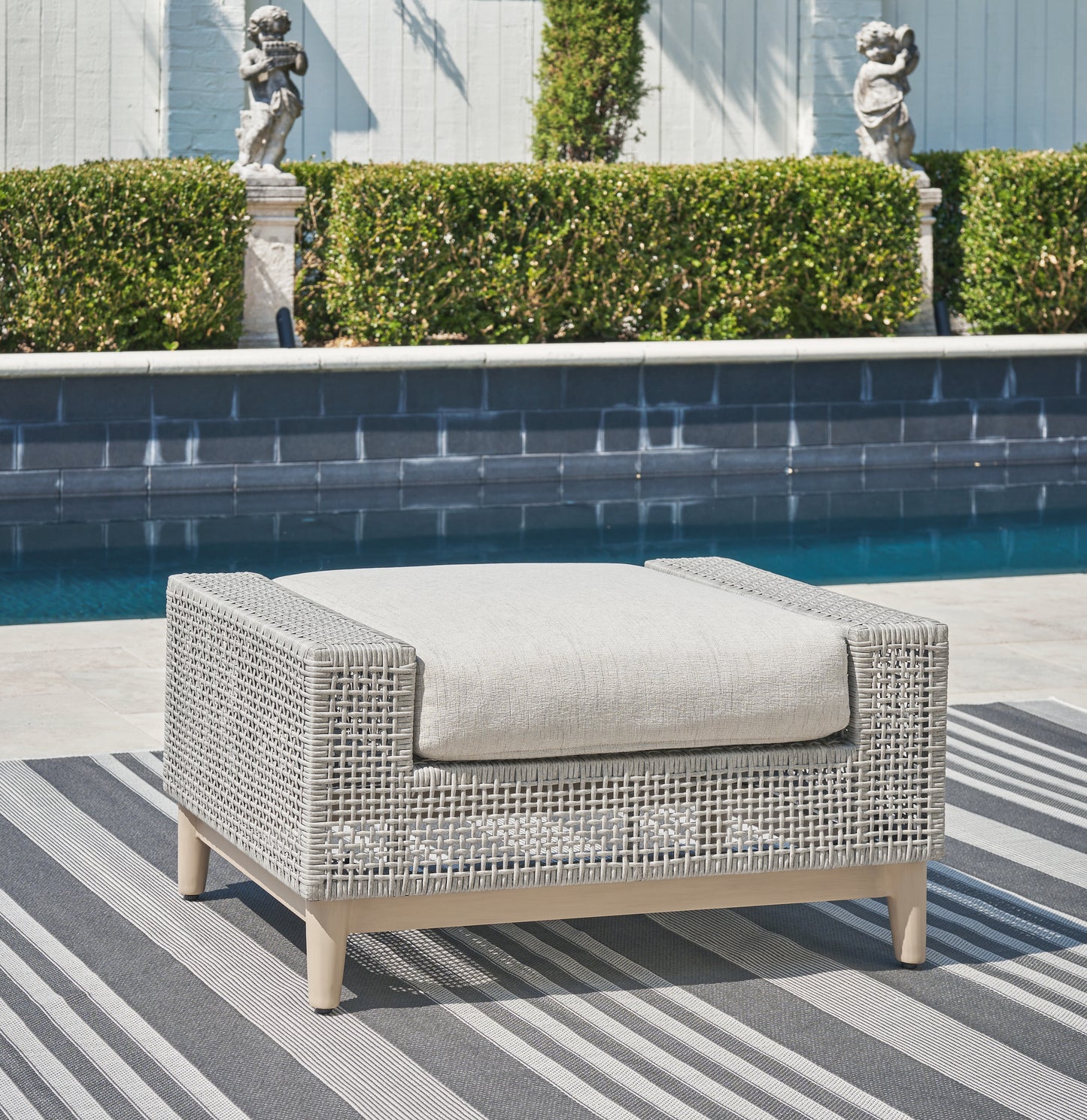 Bradenton Furniture Outlet - Ashley Furniture - Seton Creek Outdoor - Round Bar Table w/UMB OPT / Beige - P798-613