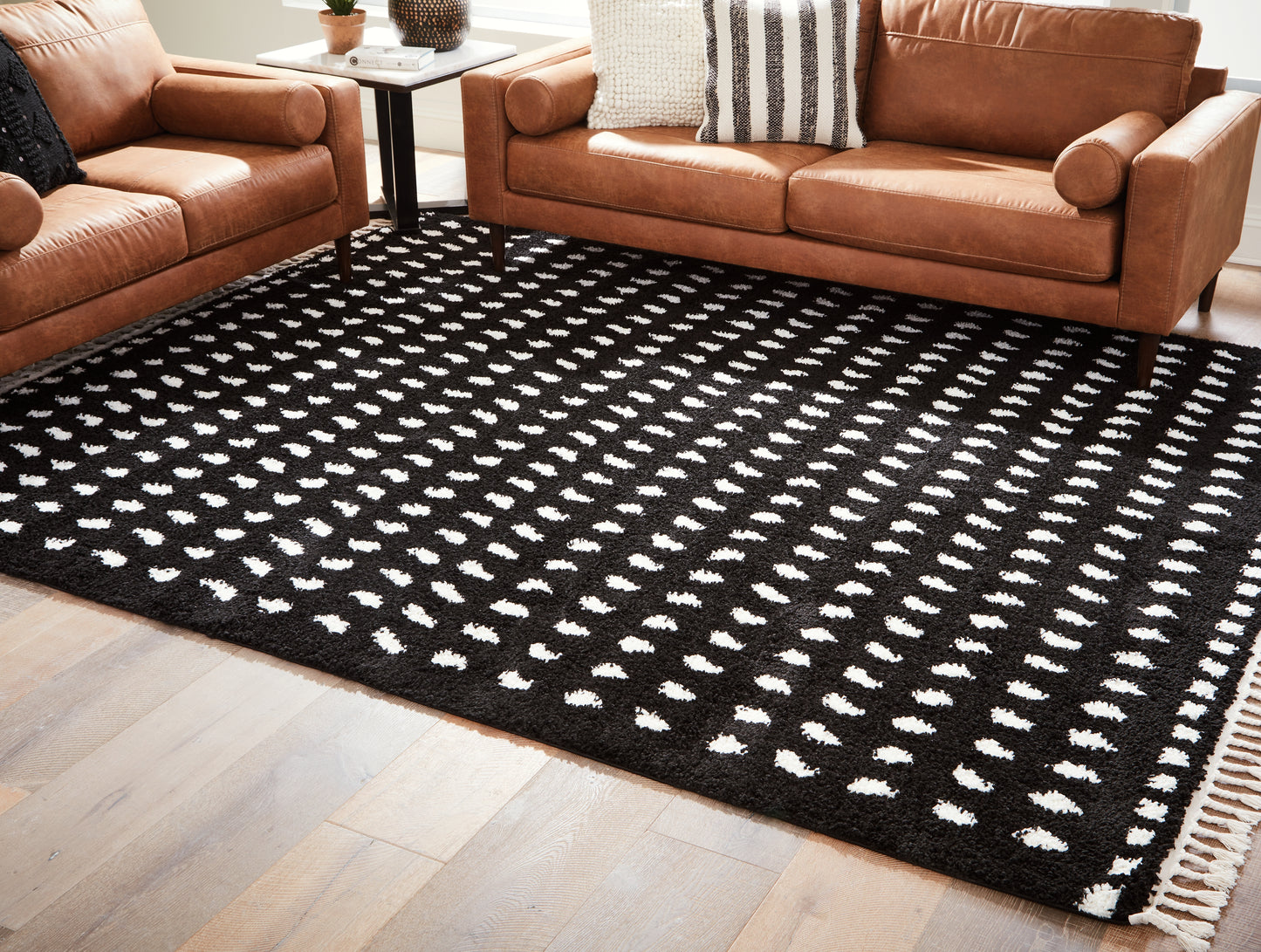 Bradenton Furniture Outlet - Ashley Furniture - Minston Rug - 5' x 7' Rug / Black/White - R405952