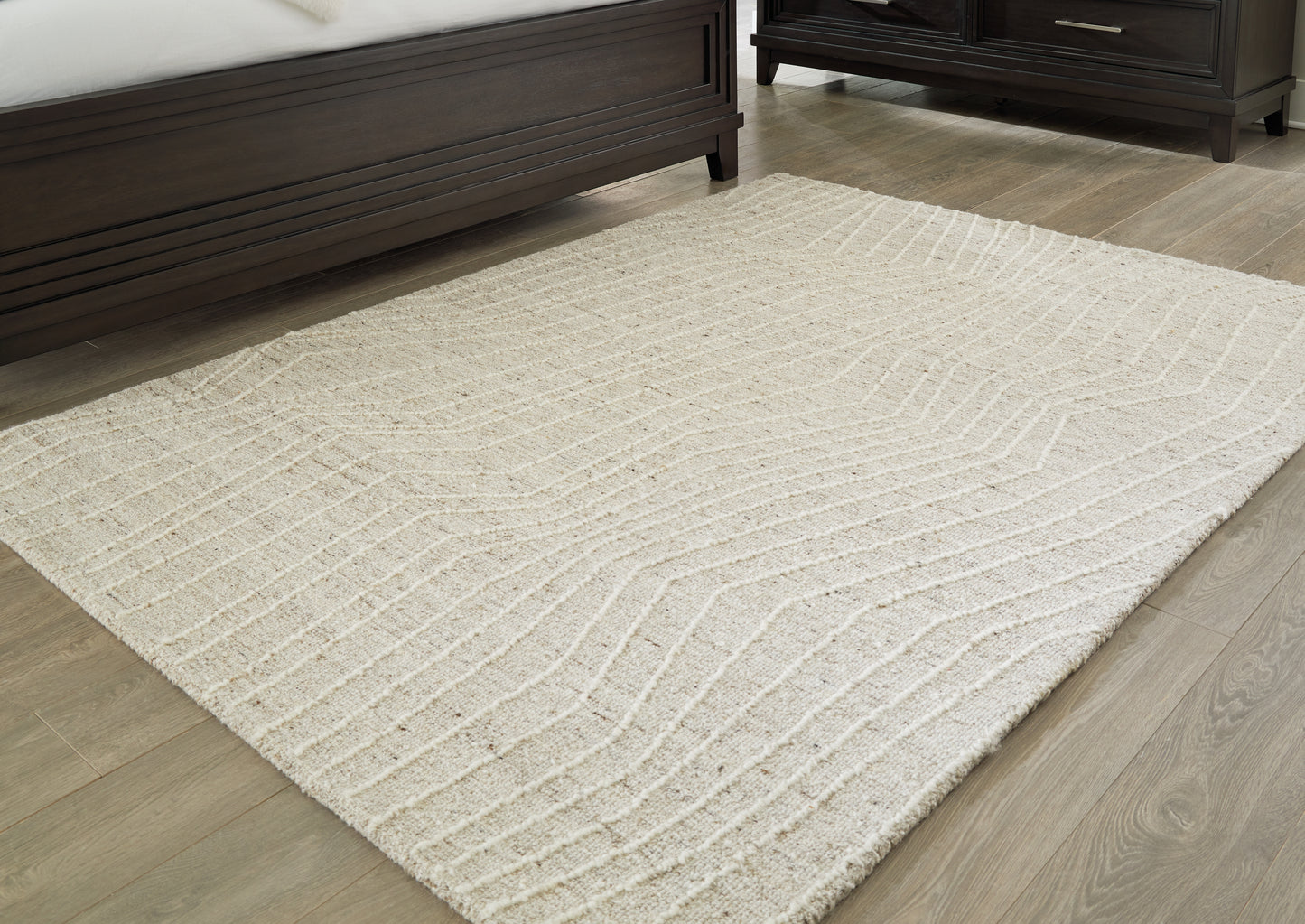Bradenton Furniture Outlet - Ashley Furniture - Varahill Rug - 8' x 10' Rug / Gray/Ivory - R406931