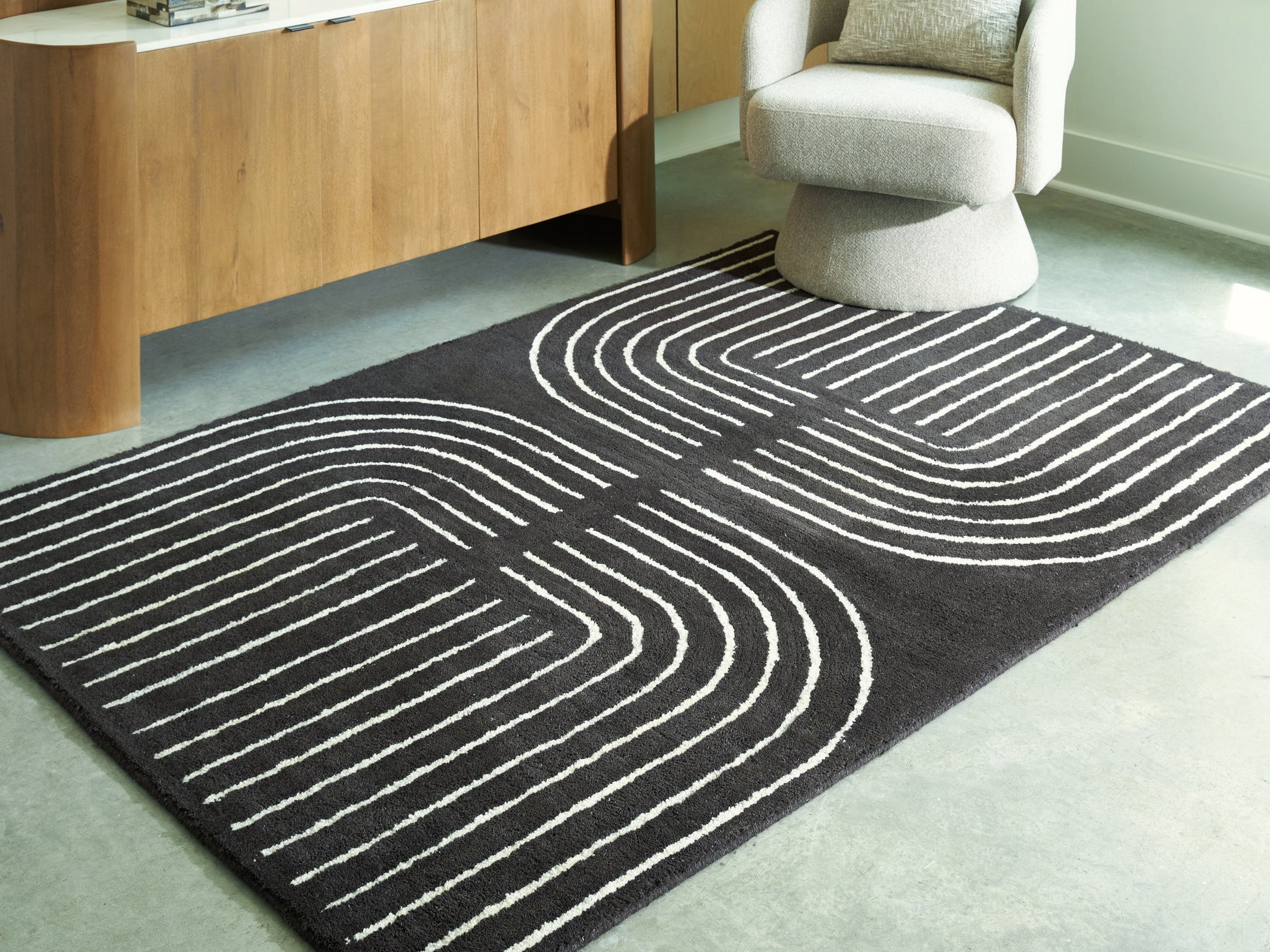 Bradenton Furniture Outlet - Ashley Furniture - Eldonmore Rug - 5' x 7' Area Rug / Black/Ivory - R407572