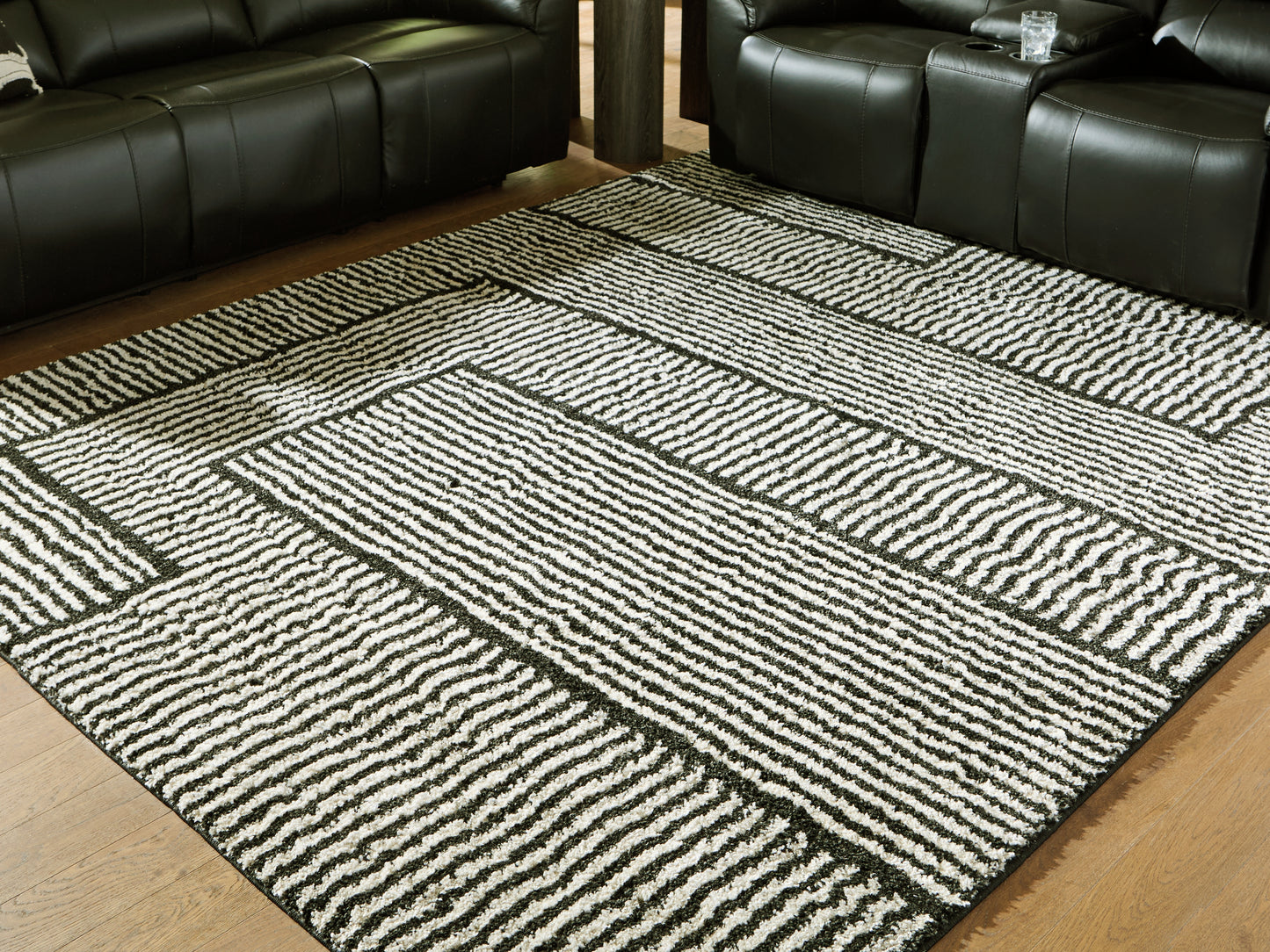 Bradenton Furniture Outlet - Ashley Furniture - Kurtmen Rug - 7'10" x 9'10" Area Rug / Black/Ivory - R407591