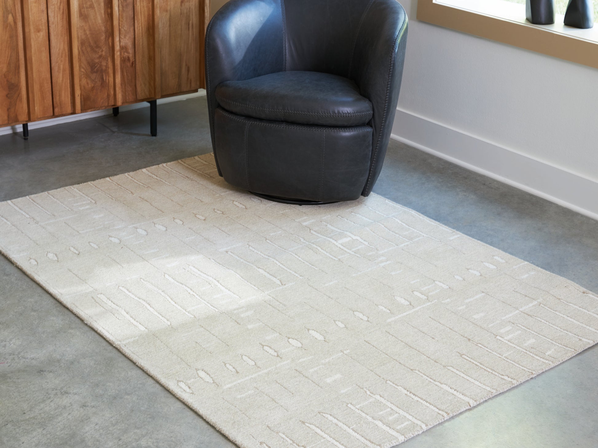 Bradenton Furniture Outlet - Ashley Furniture - Wolbert Rug - 7'8" x 10' Area Rug / Tan/Ivory - R407661