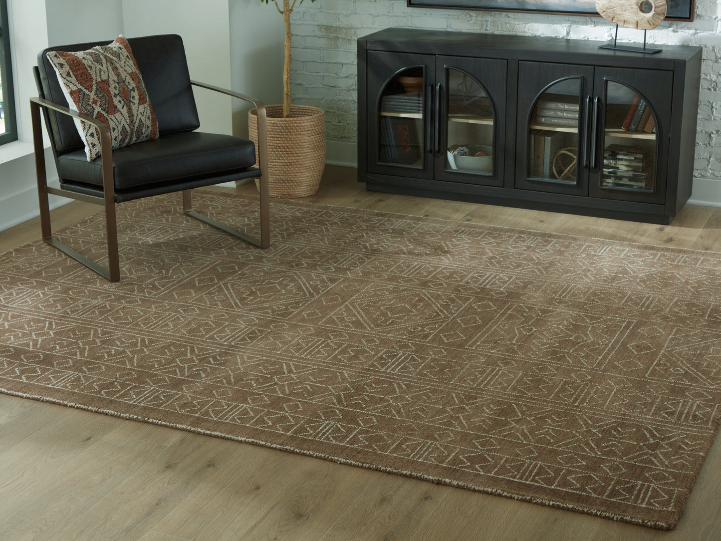 Bradenton Furniture Outlet - Ashley Furniture - Merrittman Rug - 7'8" x 10' Area Rug / Brown/Ivory - R407701
