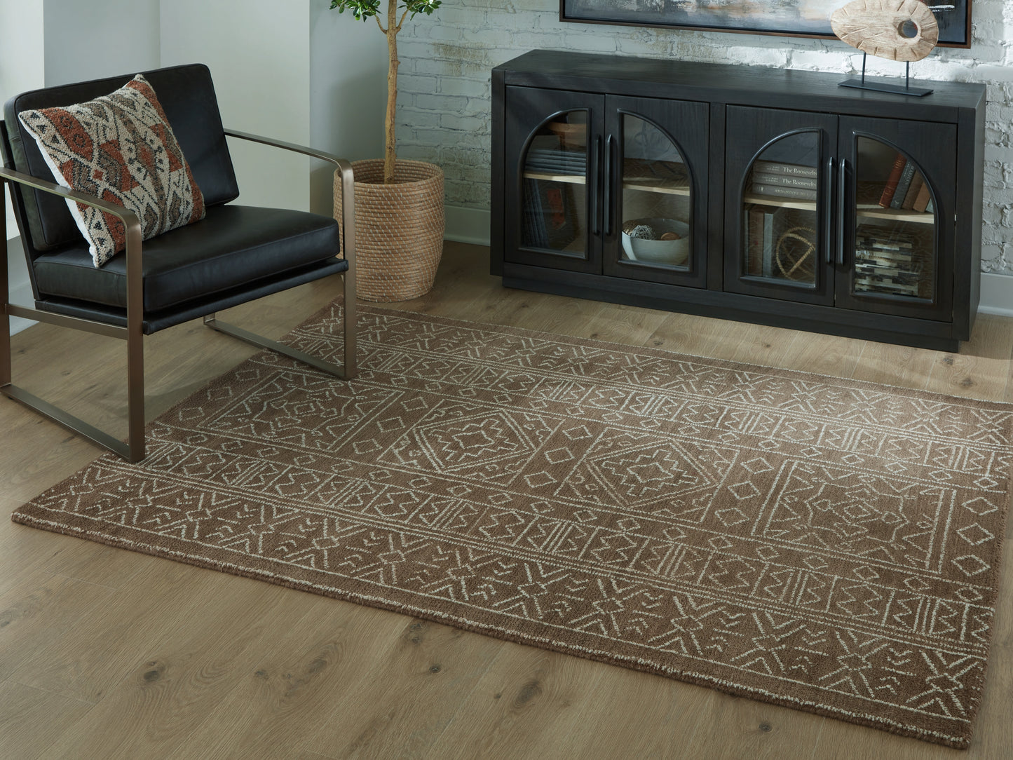 Bradenton Furniture Outlet - Ashley Furniture - Merrittman Rug - 5' x 7' Area Rug / Brown/Ivory - R407702