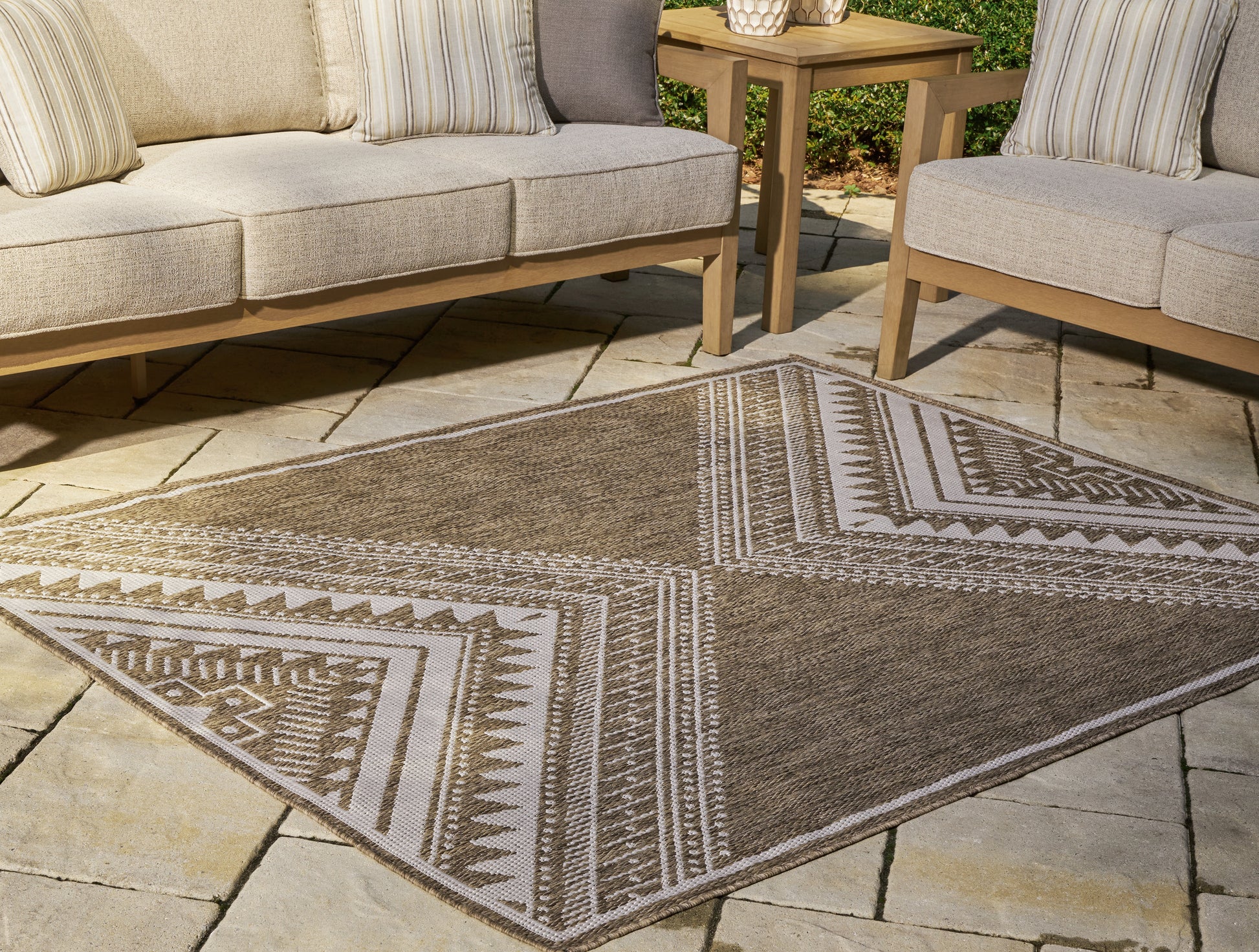 Bradenton Furniture Outlet - Ashley Furniture - Dunsler Rug - 8' x 10' Rug / Brown/Cream - R900011