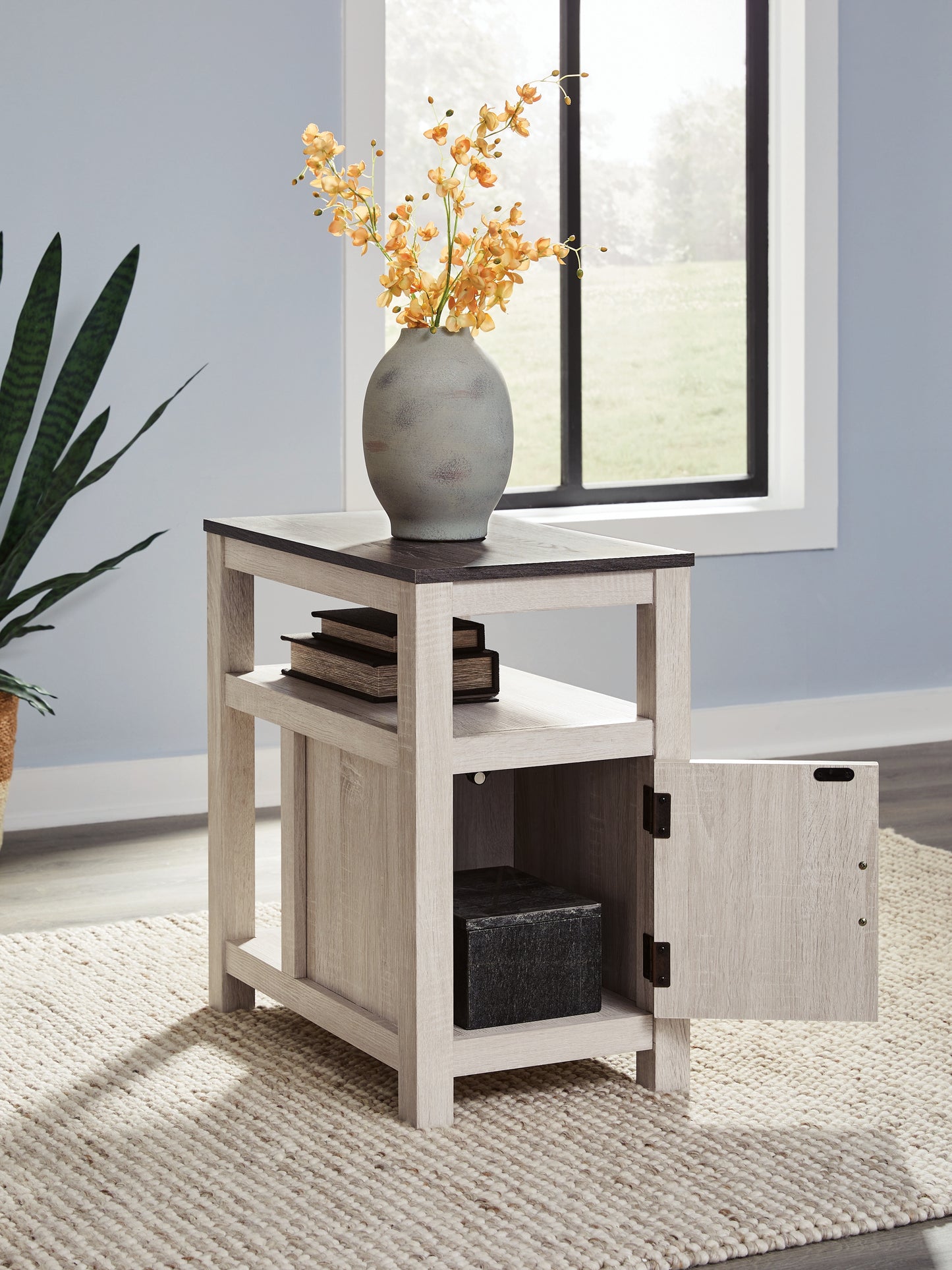Fendenmore Chairside End Table