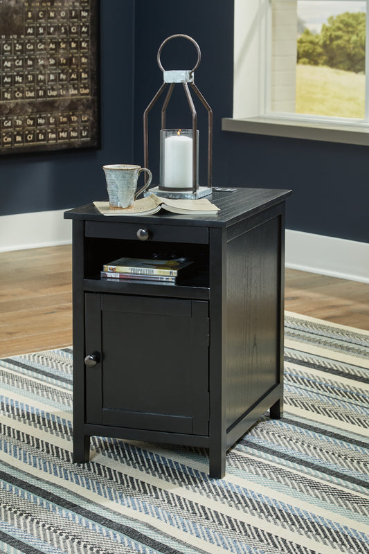 Bradenton Furniture Outlet - Ashley Furniture - Treytown Chairside End Table - Chair Side End Table / Brown - T300-117