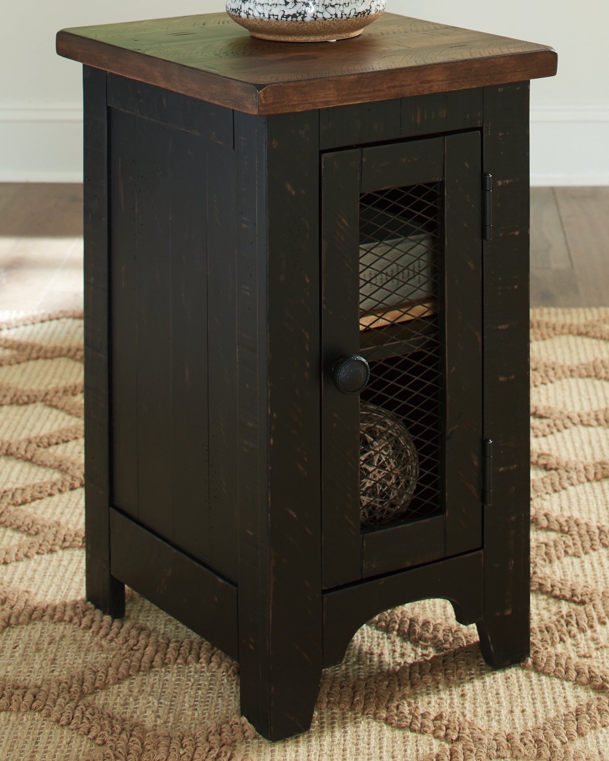 Bradenton Furniture Outlet - Ashley Furniture - Valebeck Chairside End Table - Chair Side End Table / Black/Brown - T468-7