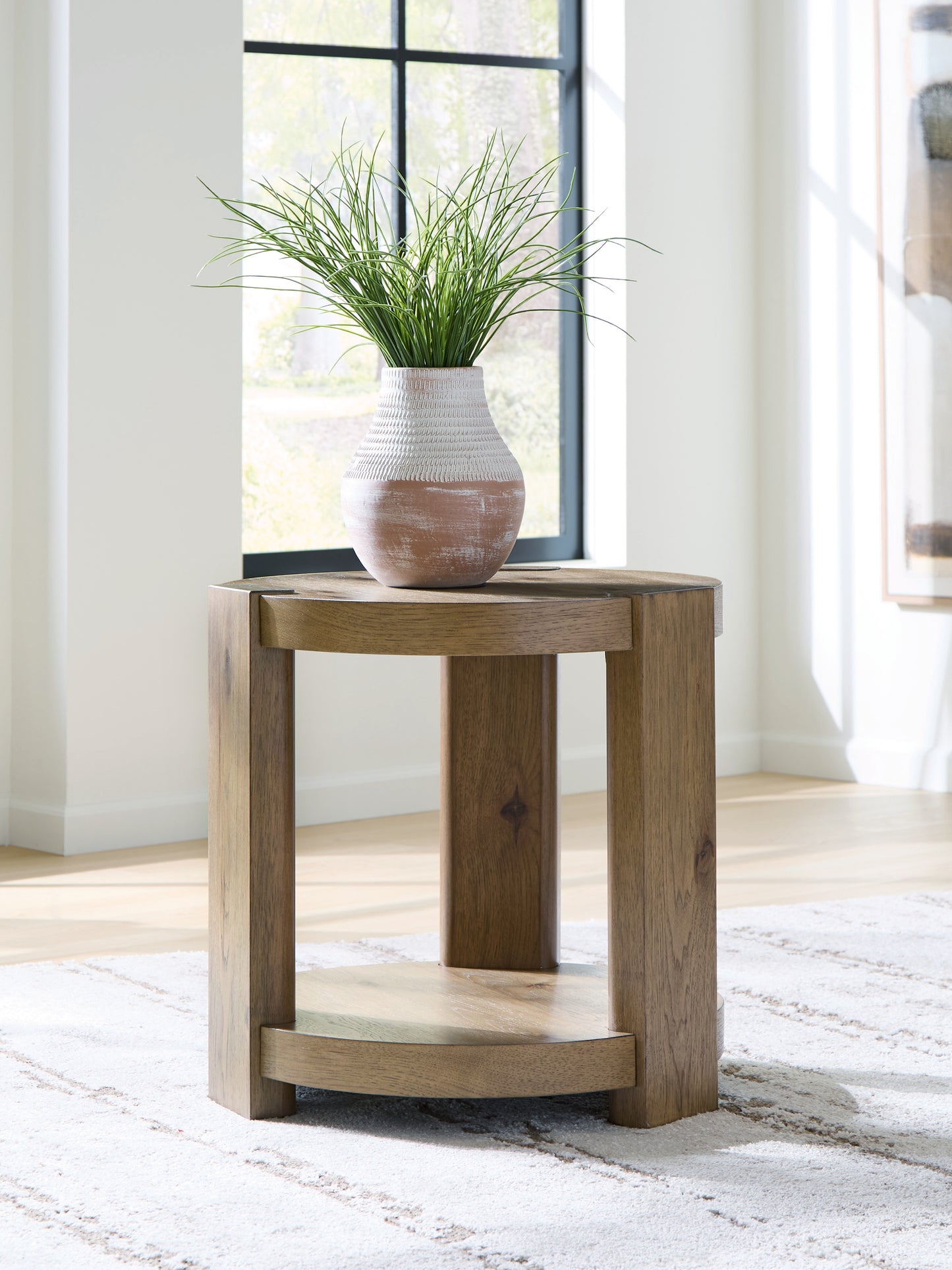 Bradenton Furniture Outlet - Ashley Furniture - Flangren End Table - Round End Table - T553-6