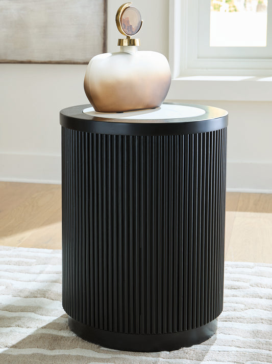 Bradenton Furniture Outlet - Ashley Furniture - Grayman End Table - Round End Table - T650-6