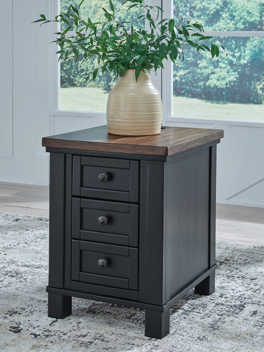 Bradenton Furniture Outlet - Ashley Furniture - Wildenauer Chairside End Table - Chair Side End Table / Brown/Black - T664-7