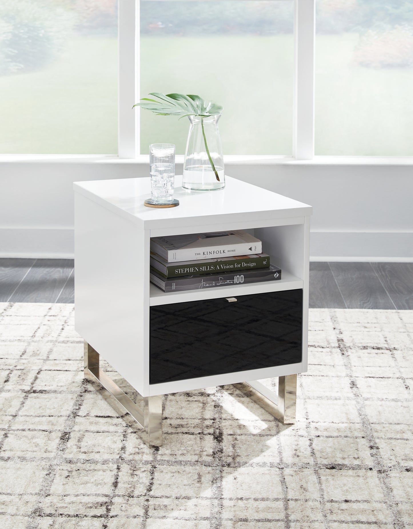 Bradenton Furniture Outlet - Ashley Furniture - Gardoni Chairside End Table - Chair Side End Table / White/Black - T756-7