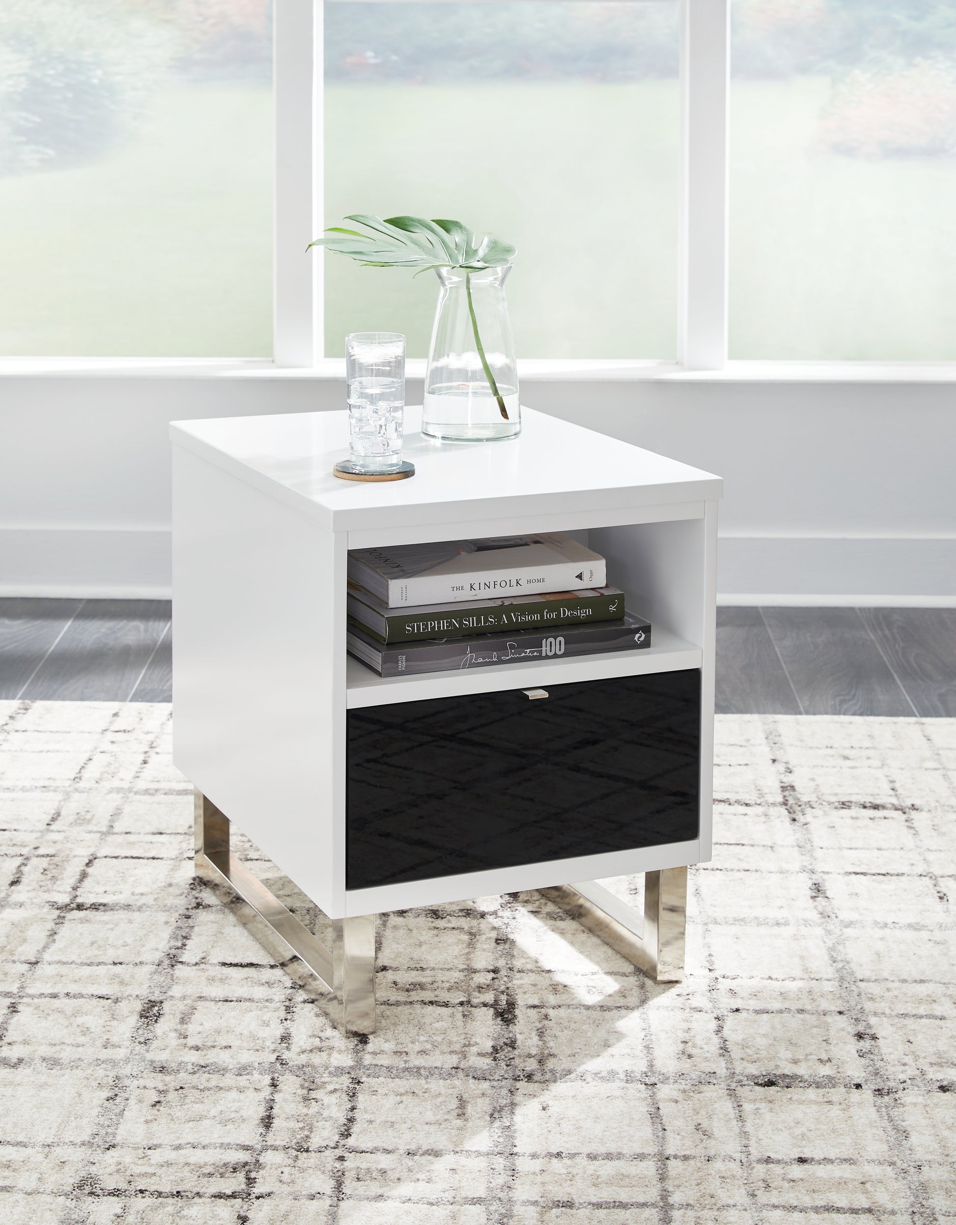Bradenton Furniture Outlet - Ashley Furniture - Gardoni Chairside End Table - Chair Side End Table / White/Black - T756-7