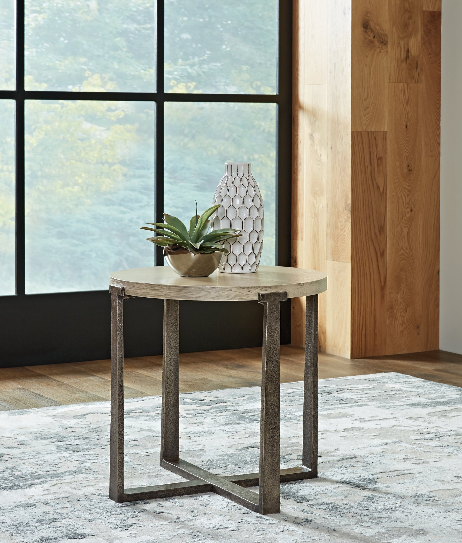 Bradenton Furniture Outlet - Ashley Furniture - Dalenville End Table - Round End Table / Gray - T965-6