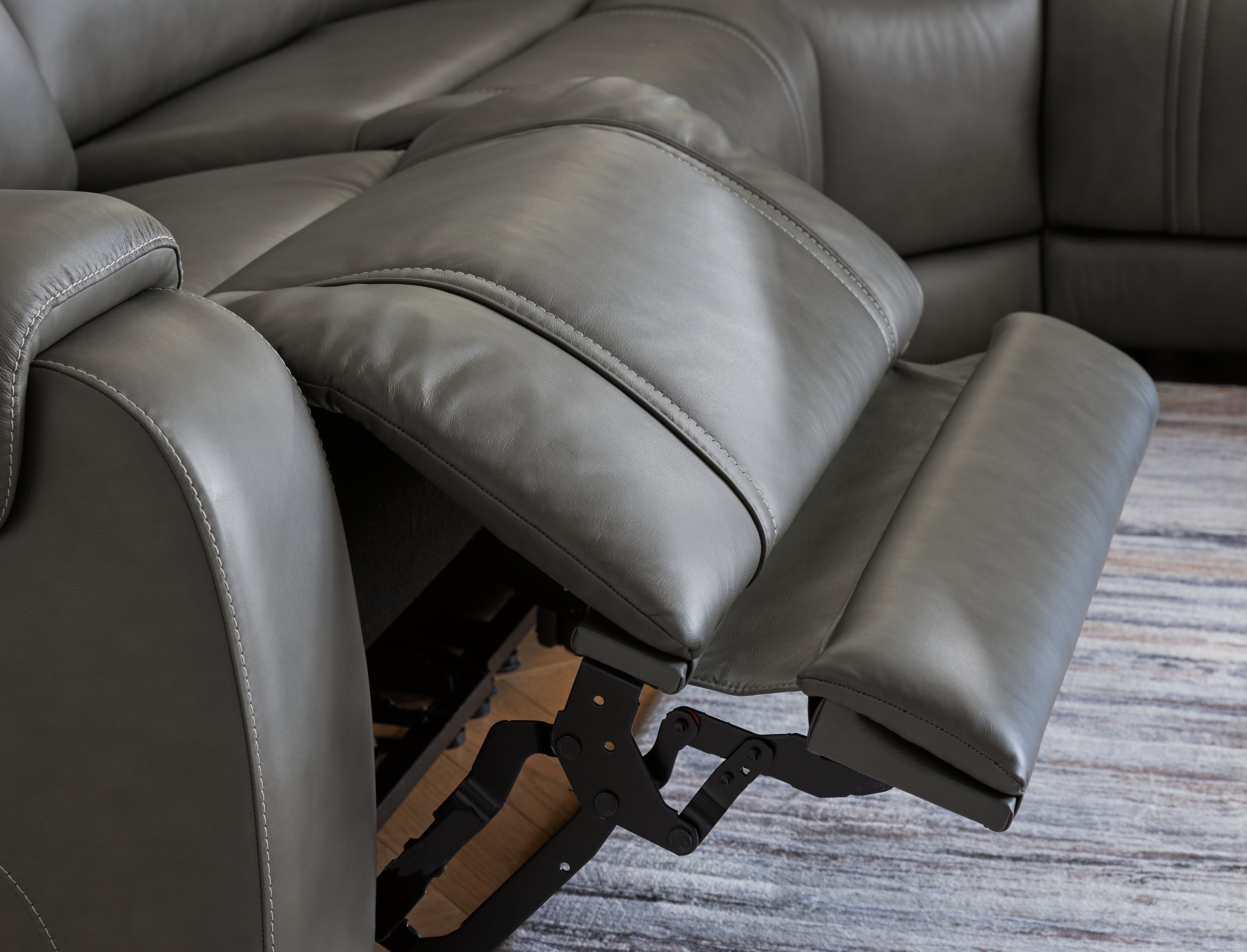 Bradenton Furniture Outlet - Ashley Furniture - 5Z - Pittson Sectional